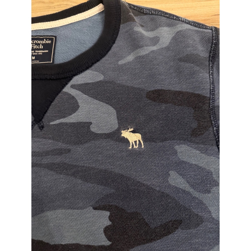 Abercrombie & Fitch Mens Blue Camo Moose Logo Crewneck Sweatshirt Size M - Picture 4 of 6